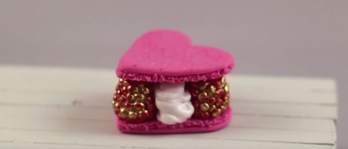 Tuto Fimo coeur Macaron Framboises (St Valentin) – Faire un coeur Macaron Framboises en pâte Fimo