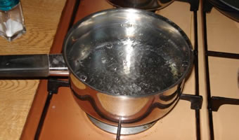 Cuisson de la pâte Fimo à l'eau bouillante